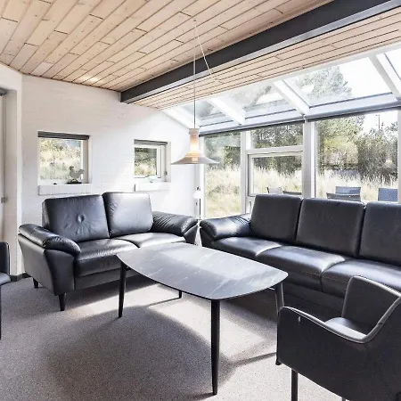 8 Person In Bl Vand Blåvand